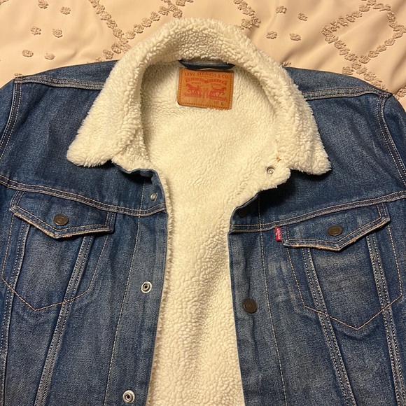 Sherpa lined Levi’s denim jacket - Picture 2 of 5